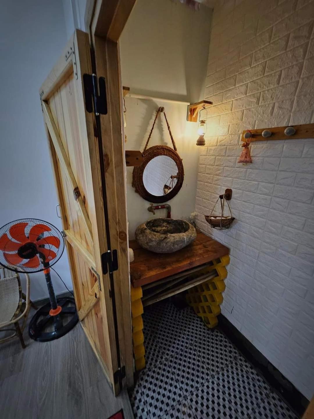 Homestay- Nha Nghi Xom Ro Dong Tac Luaran gambar